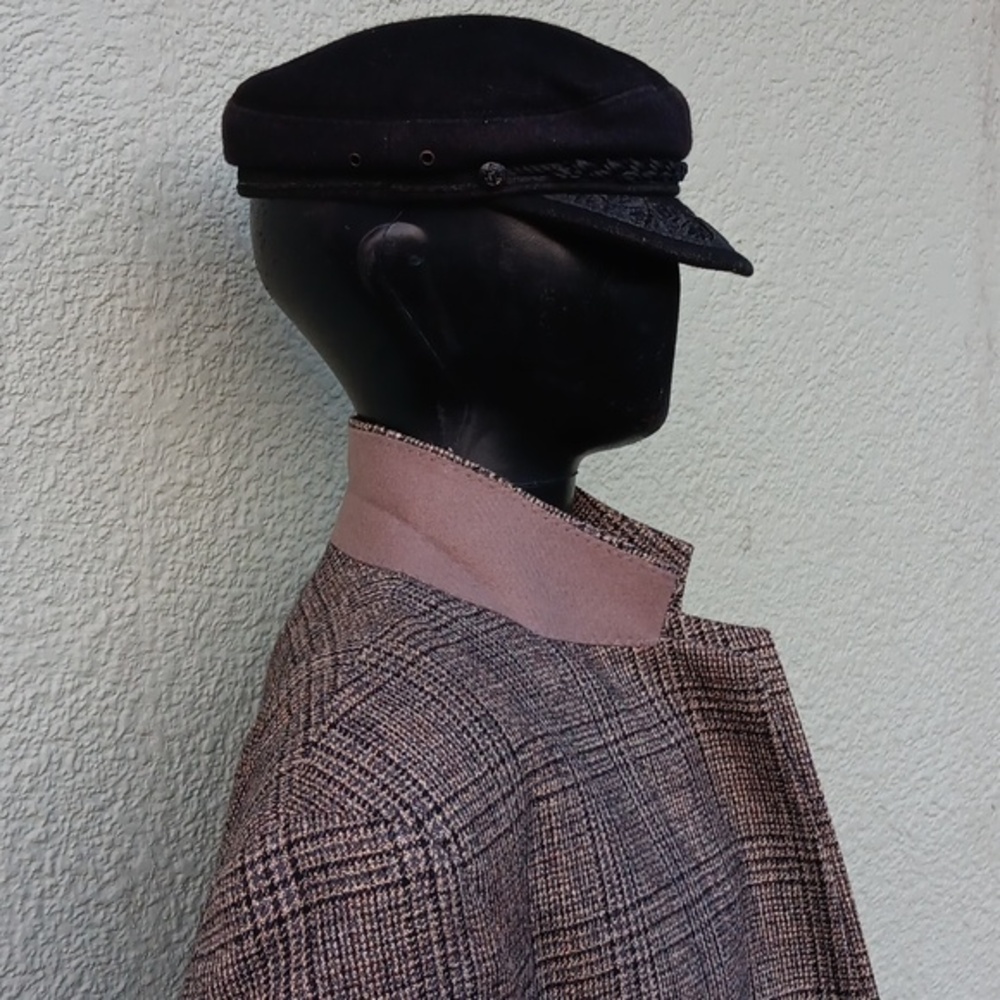 Haggar Clothing Co. (USA) Men's Vintage Silk/Wool Blend Luxe (2) Button Blazer